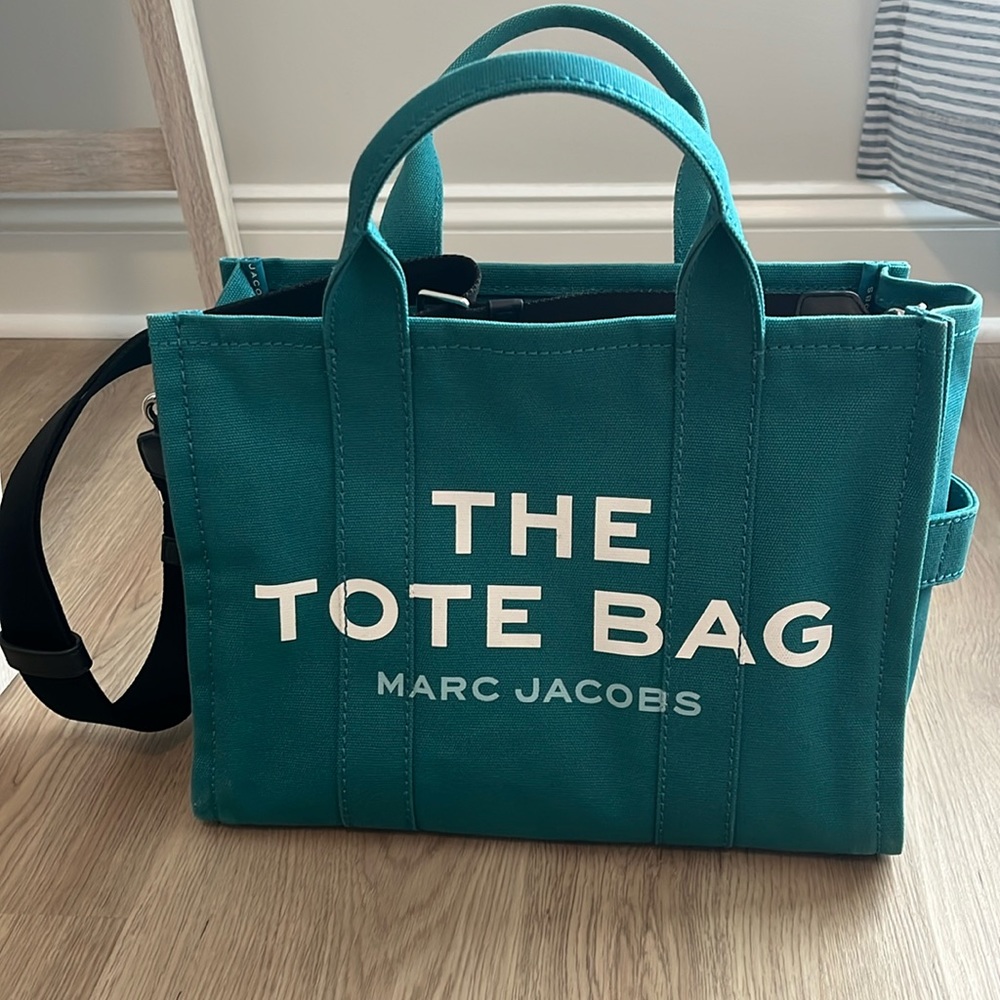 Marc Jacobs The Medium Tote Bag